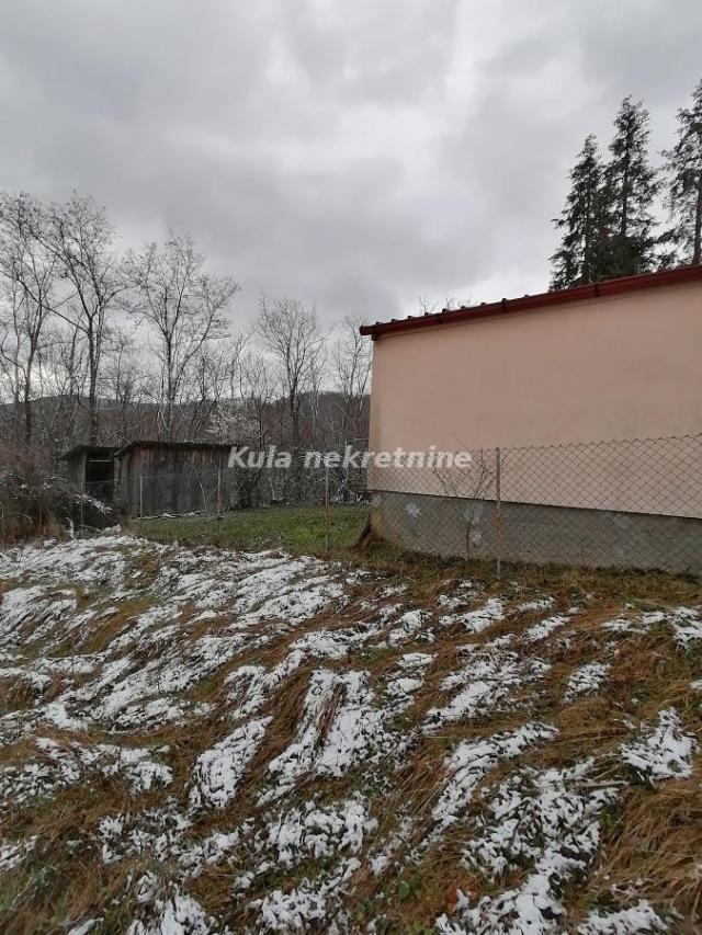 Prodaje se vikendica na Gučkom putu