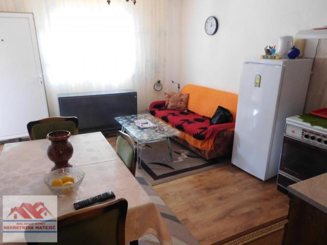 KUĆA U BRESNICI 80M2 + 4 ARA PLACA-STRUJA, VODA, IZOLACIJA---62, 000 E