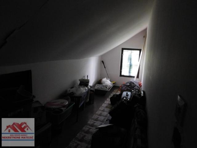 KUĆA, BRESNICA, 250 M2, PLAC 7, 8 A, CENA - 160. 000E