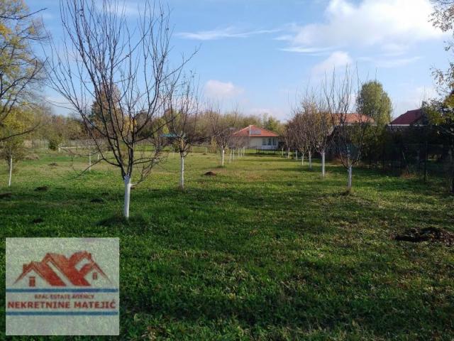 VIKEND-KUĆA 40M2+31 ARI PLACA, STRUJA VODA, OGRAĐENO, CVETOJEVAC–28. 900 E