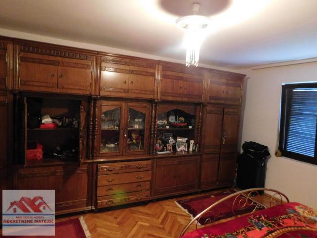 KUĆA, BRESNICA, 250 M2, PLAC 7, 8 A, CENA - 160. 000E