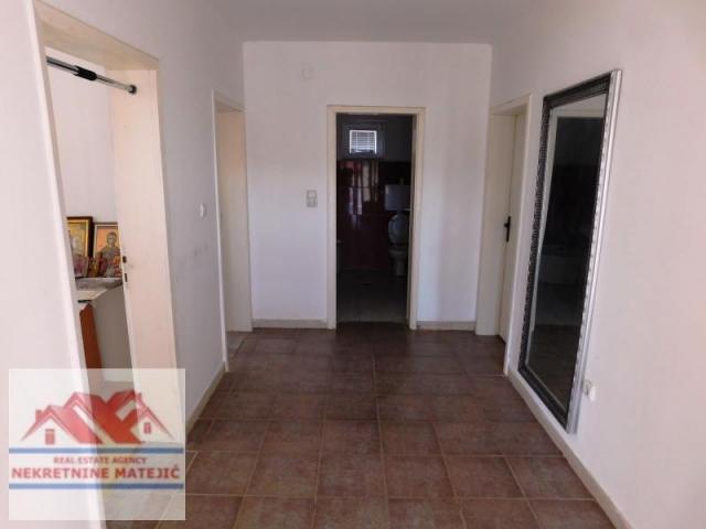 KUĆA, 270 M2 PETROVAC + 6 ARI PLACA, CENA – 120. 000 E