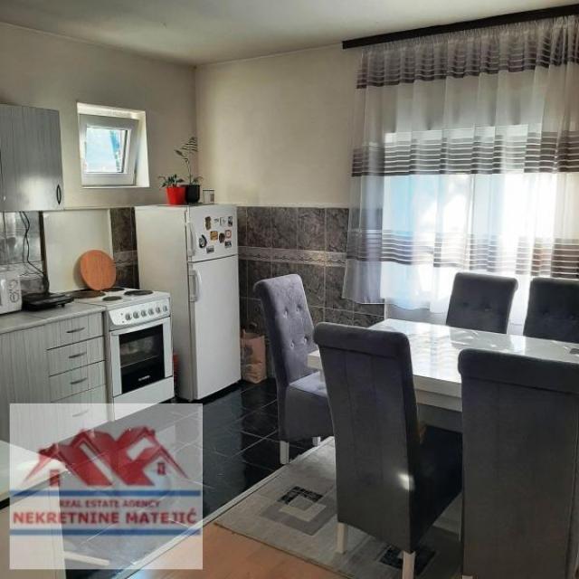 KUĆA, 270 M2 PETROVAC + 6 ARI PLACA, CENA – 120. 000 E