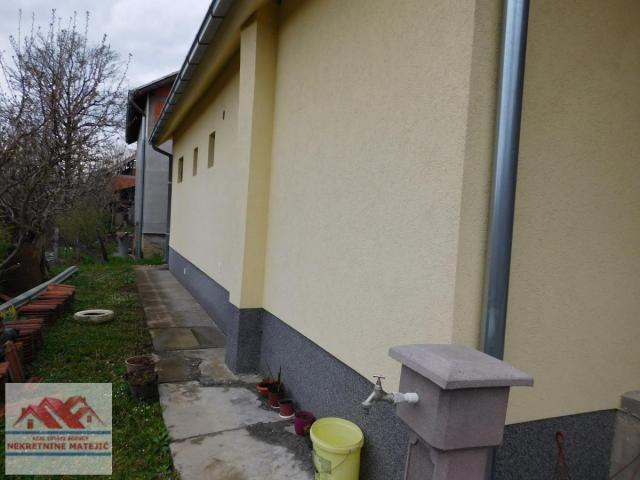 KUĆA U BRESNICI 80M2 + 4 ARA PLACA-STRUJA, VODA, IZOLACIJA---62, 000 E