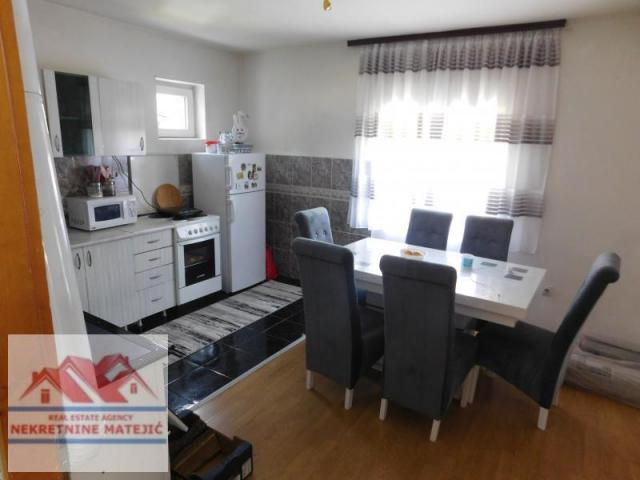 KUĆA, 270 M2 PETROVAC + 6 ARI PLACA, CENA – 120. 000 E