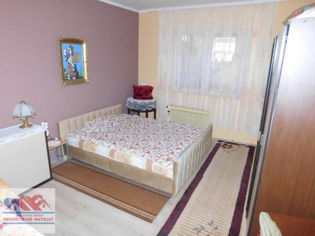 KUĆA U BRESNICI 80M2 + 4 ARA PLACA-STRUJA, VODA, IZOLACIJA---62, 000 E