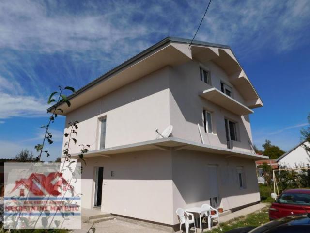 KUĆA, 270 M2 PETROVAC + 6 ARI PLACA, CENA – 120. 000 E