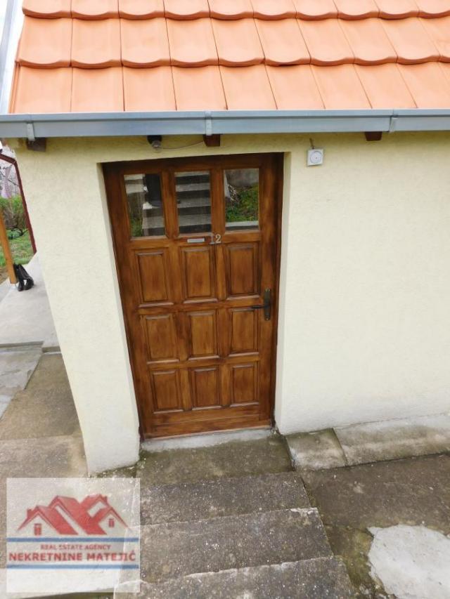 KUĆA U BRESNICI 80M2 + 4 ARA PLACA-STRUJA, VODA, IZOLACIJA---62, 000 E