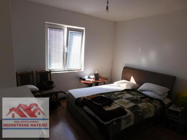 KUĆA, 270 M2 PETROVAC + 6 ARI PLACA, CENA – 120. 000 E