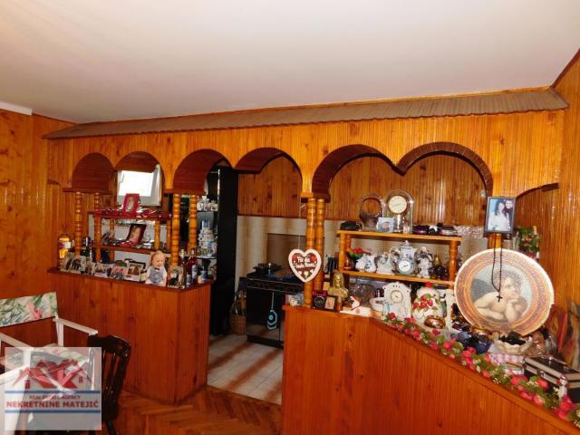 KUĆA, BRESNICA, 250 M2, PLAC 7, 8 A, CENA - 160. 000E