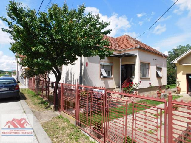 KUĆA GROŠNICA 180M2+9 ARI PLACA –85. 000 E