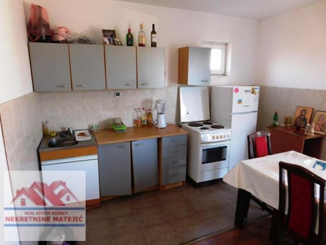 KUĆA, 270 M2 PETROVAC + 6 ARI PLACA, CENA – 120. 000 E