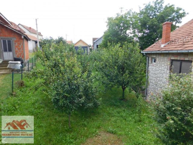 KUĆA, BRESNICA, 250 M2, PLAC 7, 8 A, CENA - 160. 000E