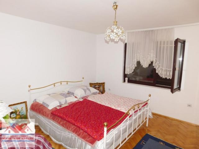 KUĆA, BRESNICA, 250 M2, PLAC 7, 8 A, CENA - 160. 000E