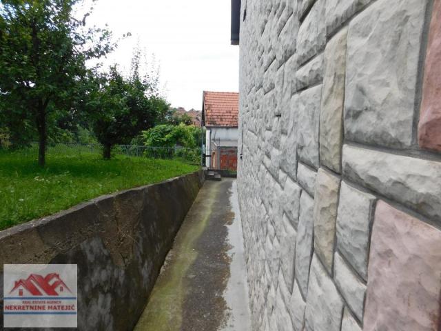 KUĆA, BRESNICA, 250 M2, PLAC 7, 8 A, CENA - 160. 000E