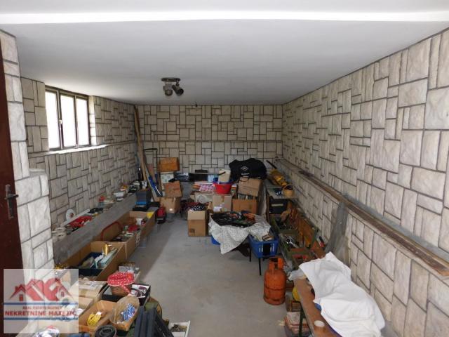 KUĆA, BRESNICA, 250 M2, PLAC 7, 8 A, CENA - 160. 000E