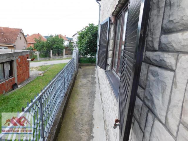 KUĆA, BRESNICA, 250 M2, PLAC 7, 8 A, CENA - 160. 000E