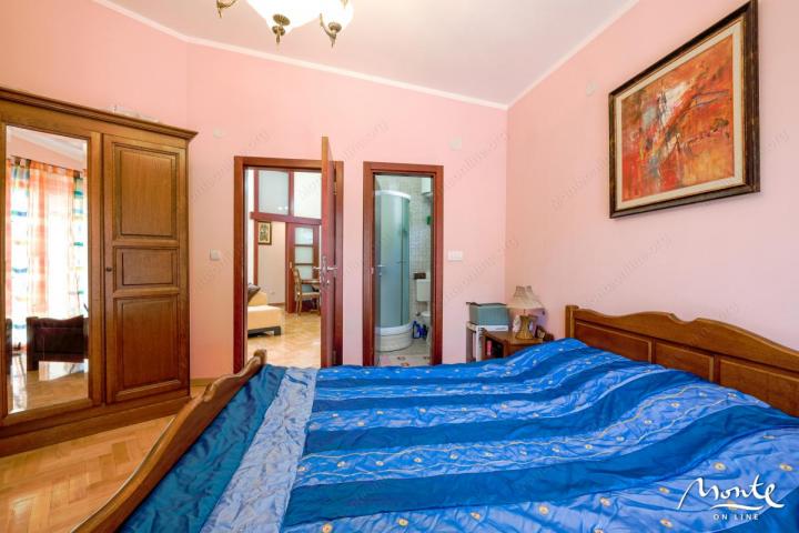 Penthouse sa 2 spavaće sobe na 1. liniji mora u blizini Porto Novog, Kumbor