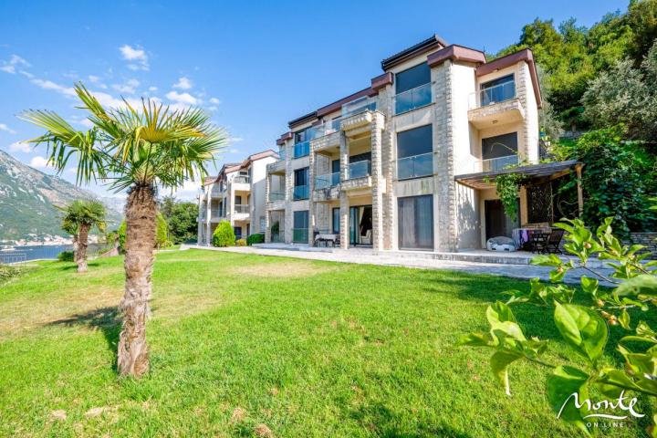 Apartman sa 2 spavaće sobe, privatnim dvorištem i panoramskim pogledom