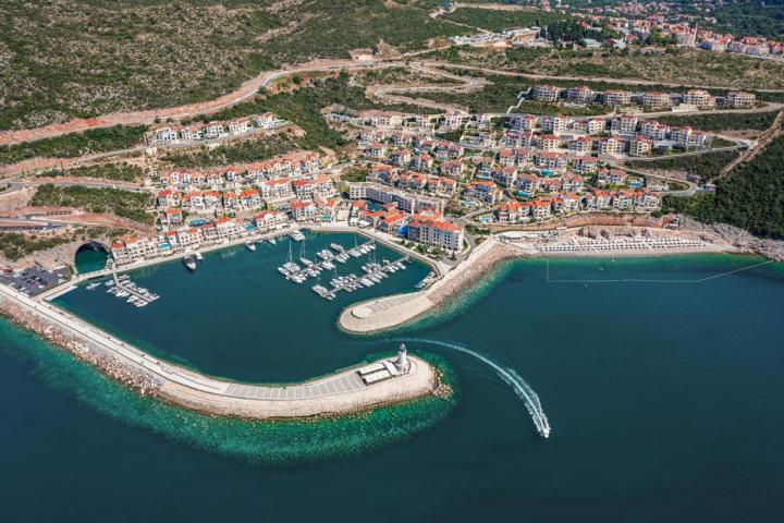 VISTERIJA RESIDENCES U MARINA VILLAGEU, UVALA LUŠTICA