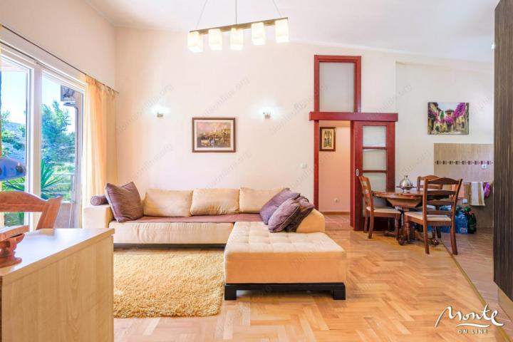 Penthouse sa 2 spavaće sobe na 1. liniji mora u blizini Porto Novog, Kumbor