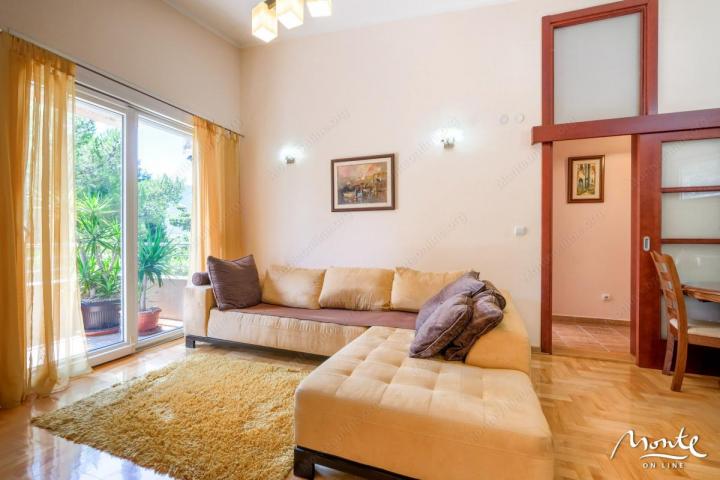 Penthouse sa 2 spavaće sobe na 1. liniji mora u blizini Porto Novog, Kumbor