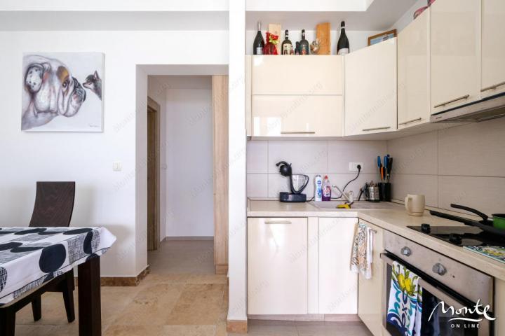 Apartman sa 2 spavaće sobe, privatnim dvorištem i panoramskim pogledom