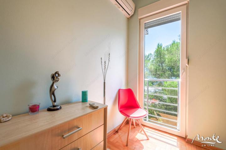 Penthouse sa 2 spavaće sobe na 1. liniji mora u blizini Porto Novog, Kumbor