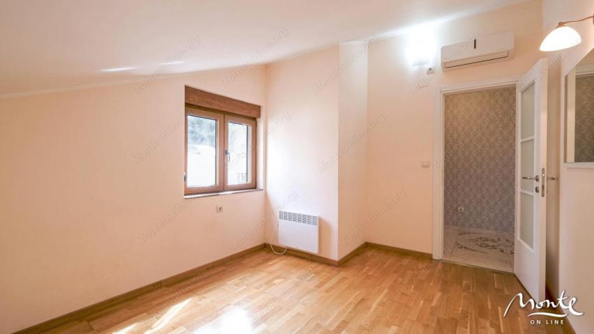 PENTHOUSE SA 2 SPAVAĆE SOBE I TERASOM SA ČAROBNIM POGLEDOM NA MORE