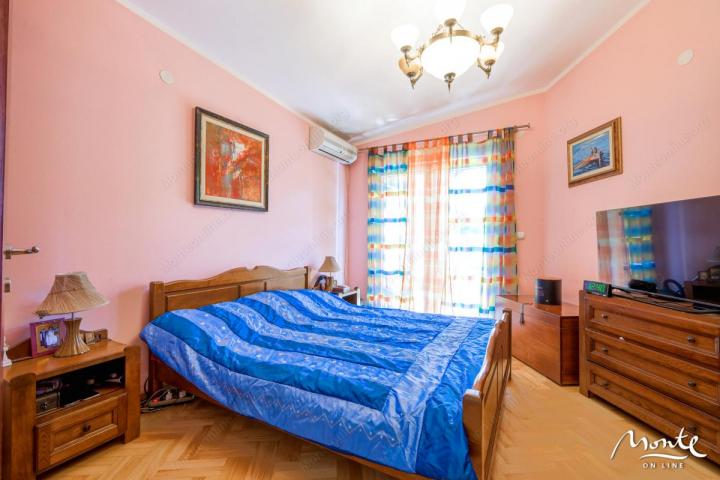 Penthouse sa 2 spavaće sobe na 1. liniji mora u blizini Porto Novog, Kumbor