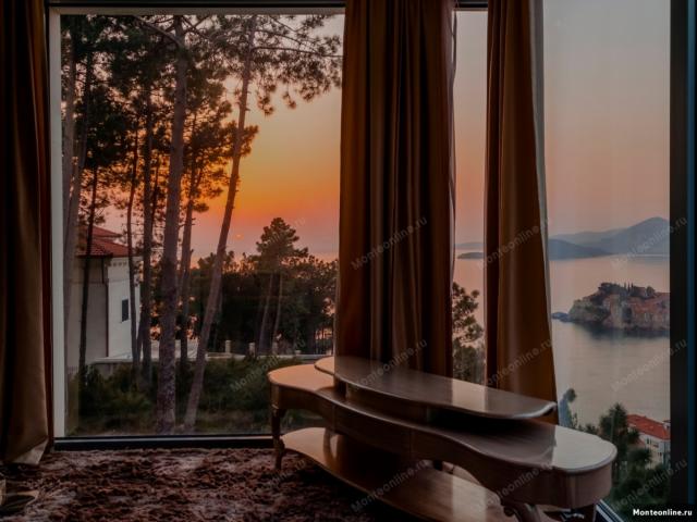 Ekskluzivna vila sa bazenom i panoramskim pogledom na Sveti Stefan