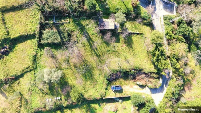 Urbanizovan plac u Kotoru sa panoramskim pogledom na ceo zaliv