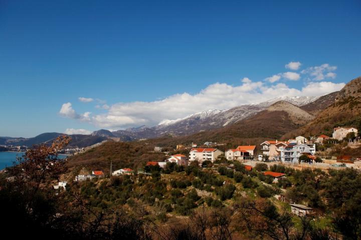 Zemljište od 1200 m2 sa panoramskim pogledom u Pržnu