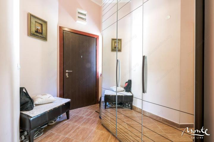 Penthouse sa 2 spavaće sobe na 1. liniji mora u blizini Porto Novog, Kumbor