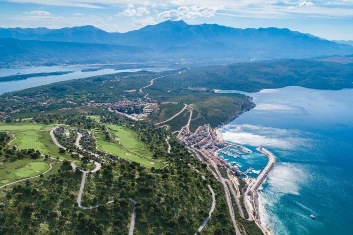 PRVE GOLF REZIDENCIJE U CRNOJ GORI - GRADSKE KUĆE I VILE