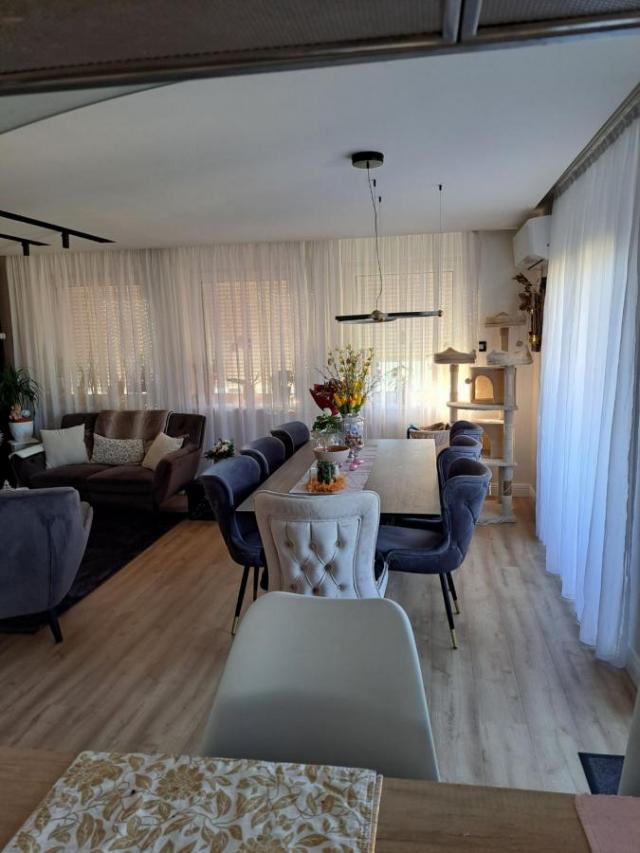 Lux kompletno renoviran i namešten Penthouse