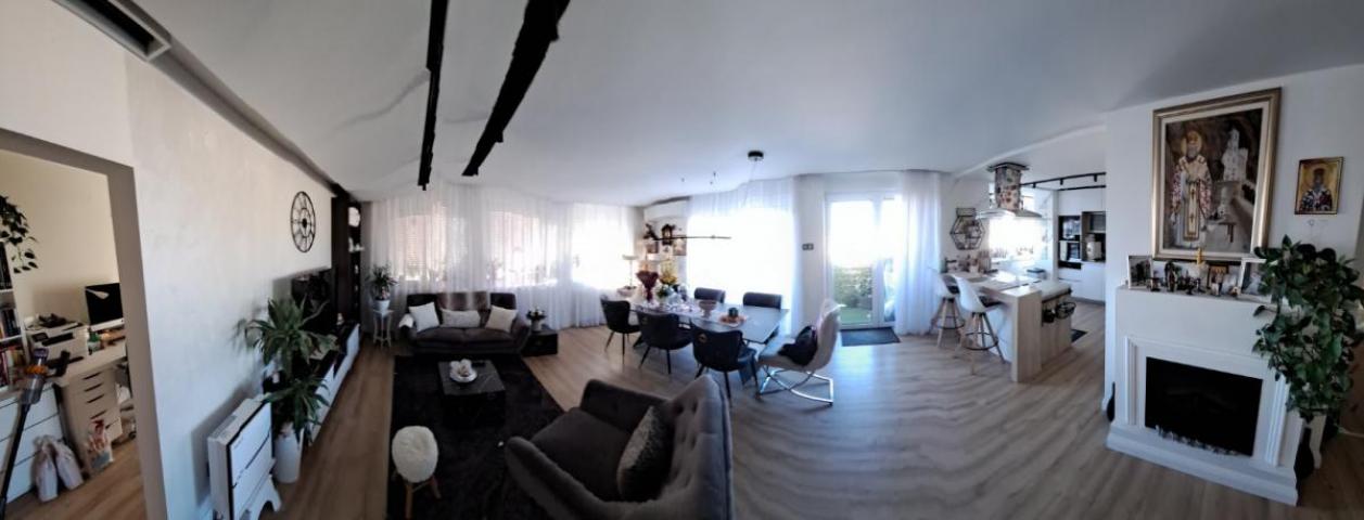 Lux kompletno renoviran i namešten Penthouse