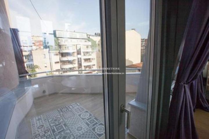 Izdaje se Luksuzan PENTHOUSE na Vracaru, garaza