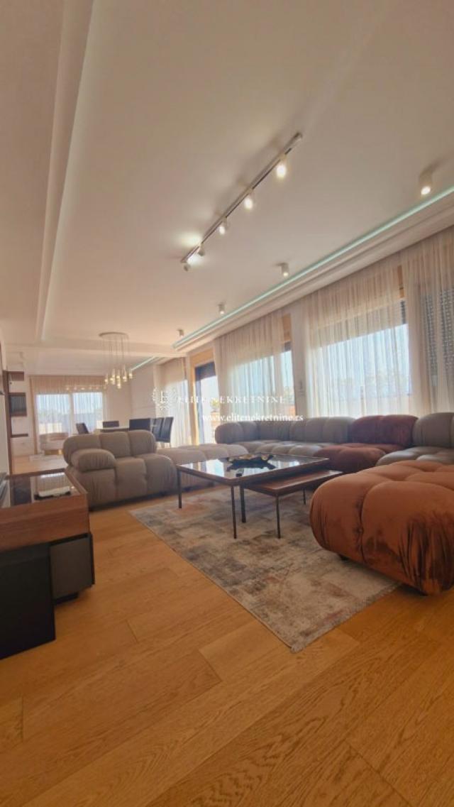 Izdavanje / Nov penthouse sa terasom od 85m2 na Vracaru. 