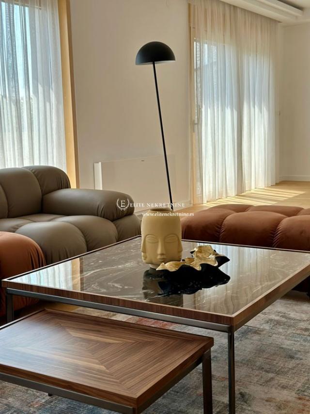 Izdavanje-Penthouse Vracar, terasa 85m2, 2 garazna mesta