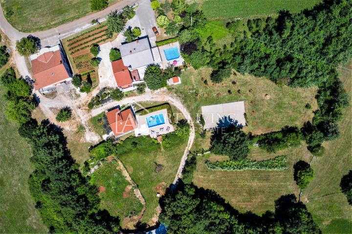 Istra, Žminj, Kompleks obiteljskog imanja na 10 000 m2