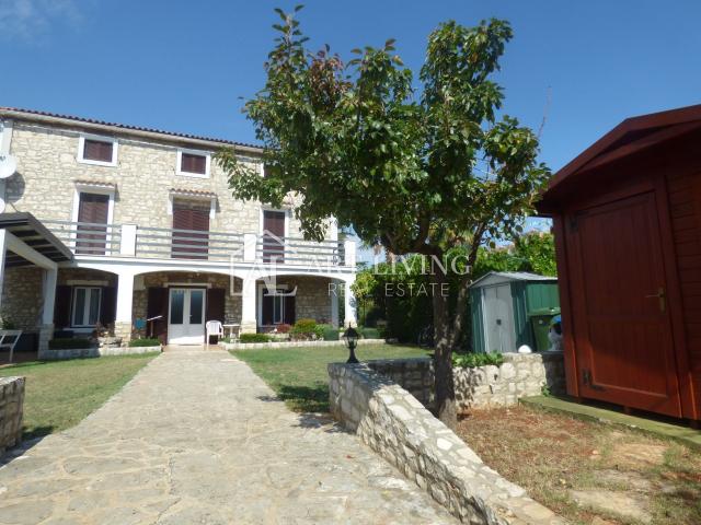 Umag, Geräumiges Steinhaus, 1. Reihe zum Meer