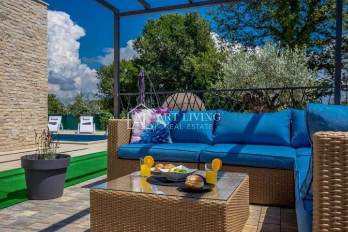 Novigrad-Umgebung, charmante Villa mit Pool, neu gebaut