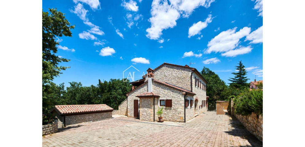 Buje-surroundings, stone villa in the Istrian style with a swimming pool and a large garden