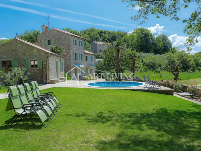 Buje-Umgebung, eine schöne Villa im istrischen Stil mit freiem Blick und einem Swimmingpool