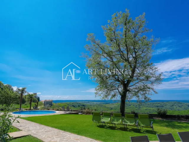 Buje-Umgebung, eine schöne Villa im istrischen Stil mit freiem Blick und einem Swimmingpool