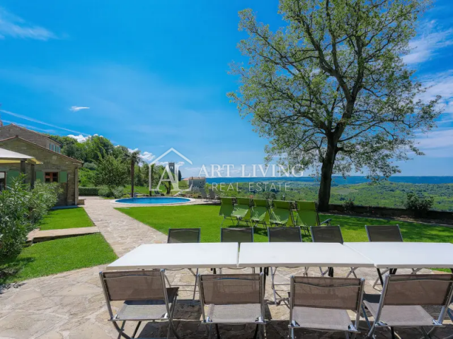 Buje-Umgebung, eine schöne Villa im istrischen Stil mit freiem Blick und einem Swimmingpool