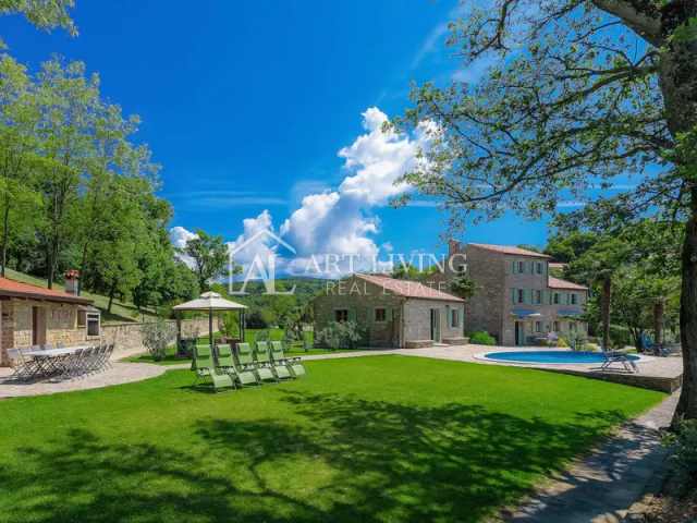 Buje-Umgebung, eine schöne Villa im istrischen Stil mit freiem Blick und einem Swimmingpool