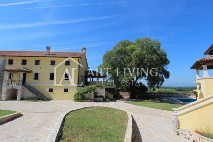 Poreč-okolica, prekrasno imanje sa dvije autohtone istarske vile s bazenom  na parceli 3039 m2