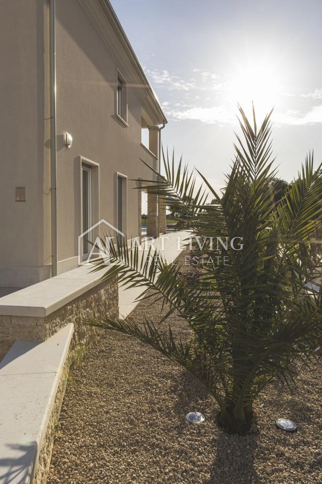 Umag-surroundings, luxurious semi-detached villa only 500 meters from the sea